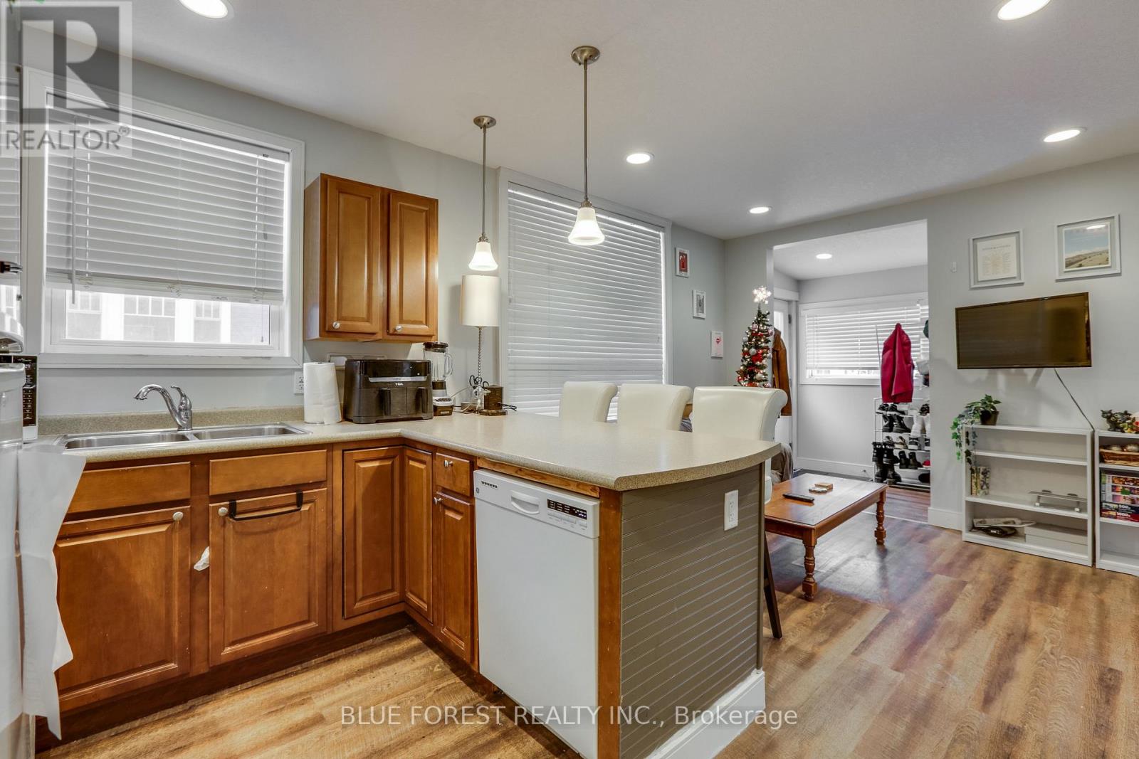 17 Mcdonald Avenue, London North, Ontario  N6G 1A9 - Photo 10 - X12836012