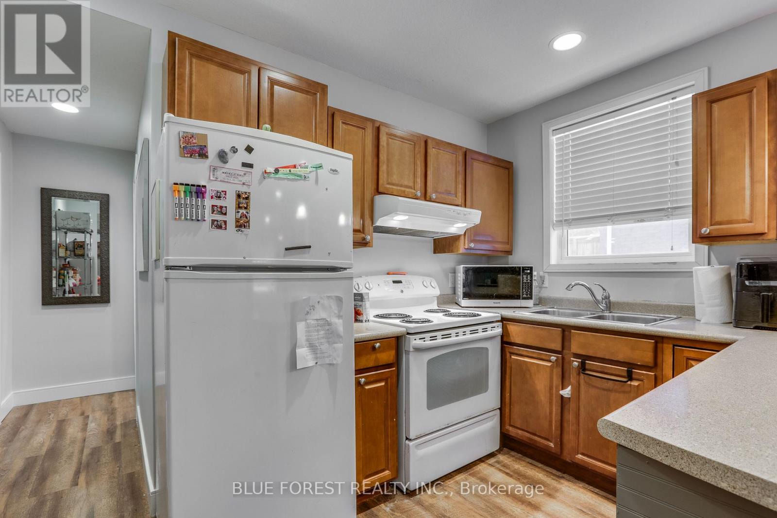 17 Mcdonald Avenue, London North, Ontario  N6G 1A9 - Photo 9 - X12836012