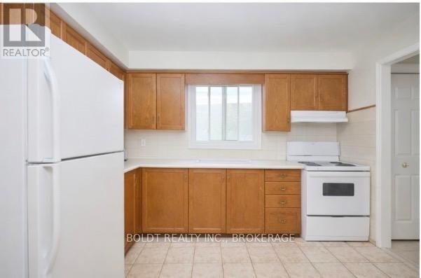 17 Colborne Street, Thorold, Ontario  L2V 3P8 - Photo 3 - X12449381