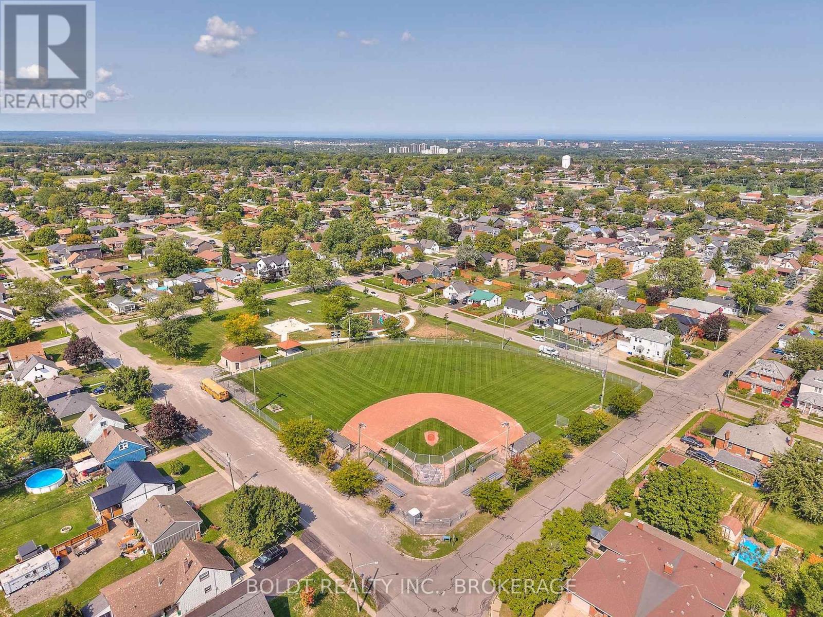 17 Colborne Street, Thorold, Ontario  L2V 3P8 - Photo 23 - X12449381