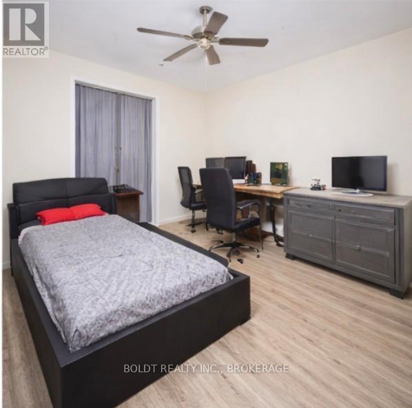 17 Colborne Street, Thorold, Ontario  L2V 3P8 - Photo 8 - X12449381