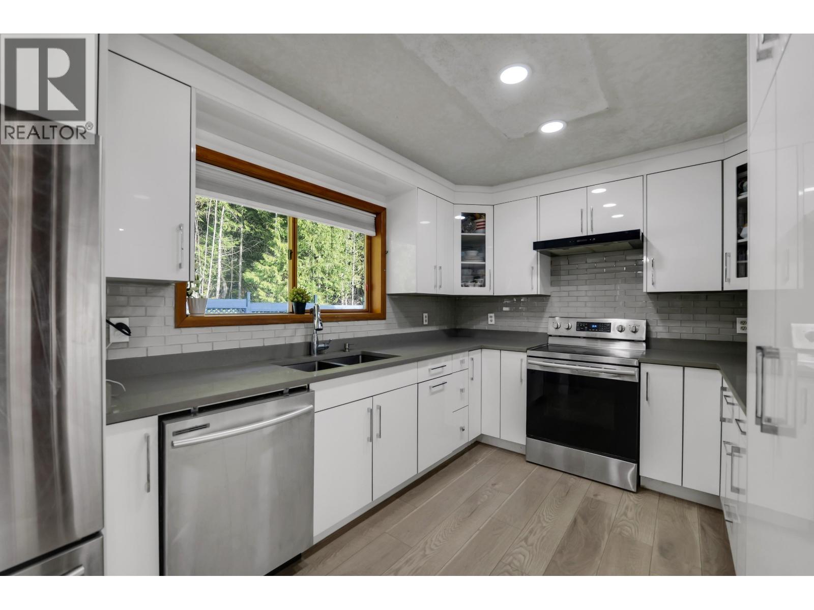 4000 Highway 99, Squamish, British Columbia  V0N 1H0 - Photo 8 - R3094465