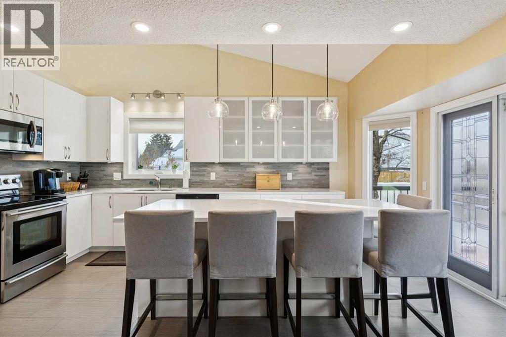 181 Woodford Drive Sw, Calgary, Alberta  T2W 4C2 - Photo 10 - A2277176