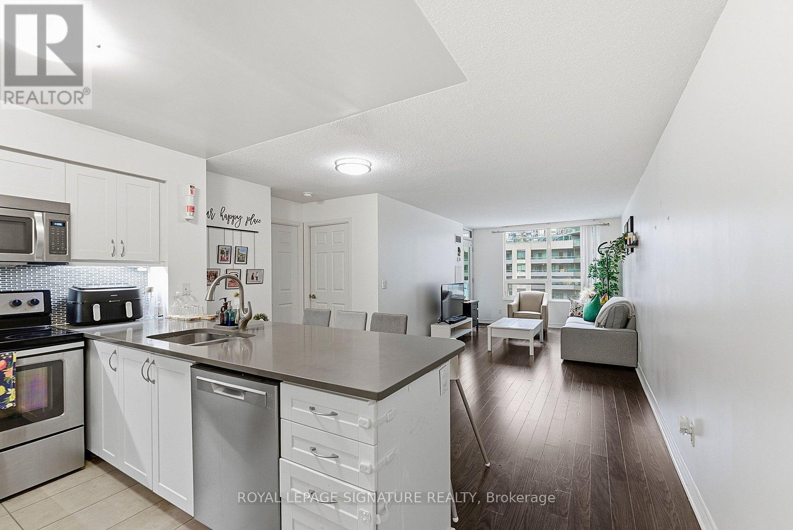 502 - 19 Grand Trunk Crescent, Toronto, Ontario  M5J 3A3 - Photo 2 - C12835974