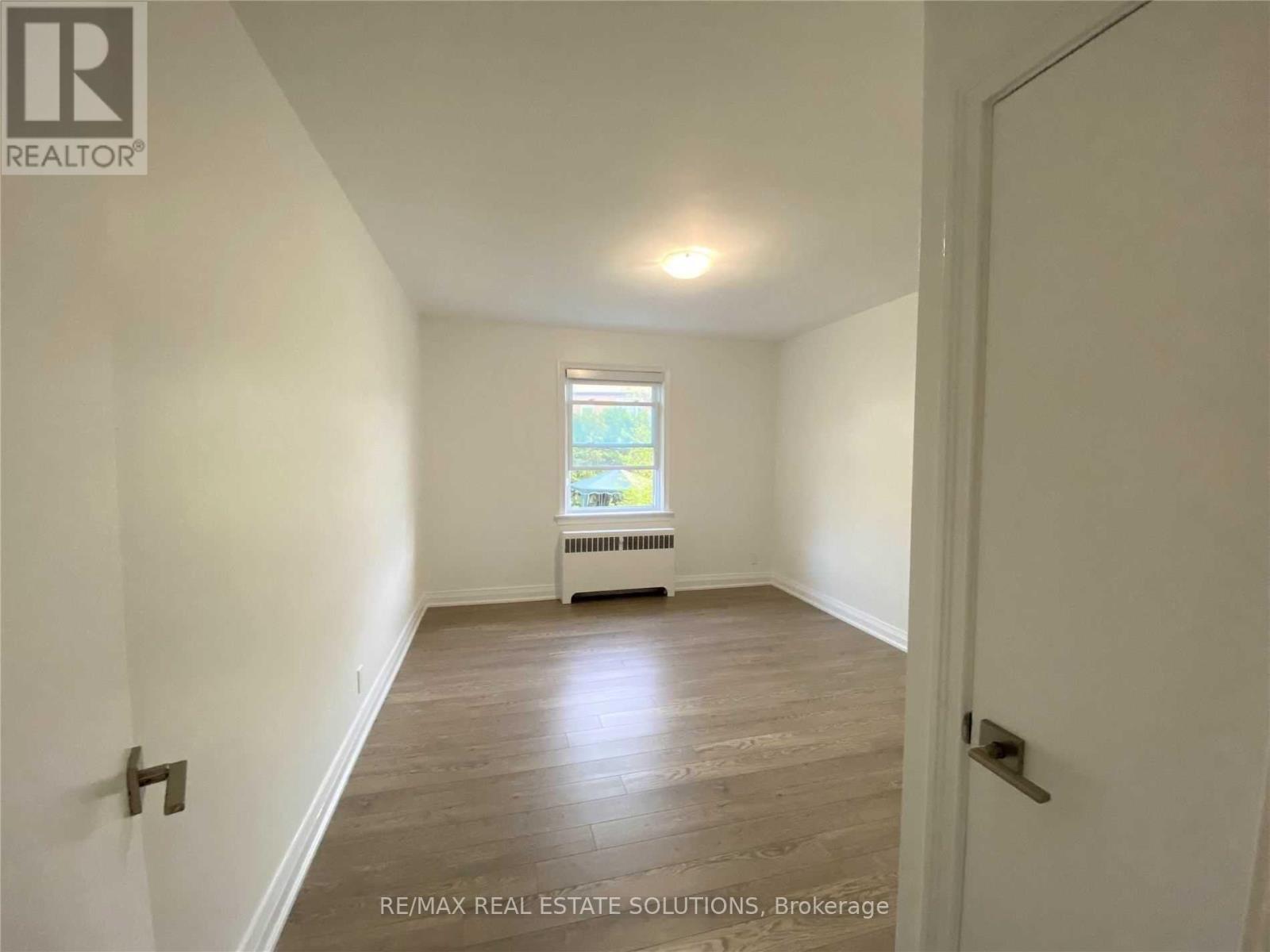 2 - 5 Warwick Avenue, Toronto, Ontario  M6C 1T5 - Photo 10 - C12836076