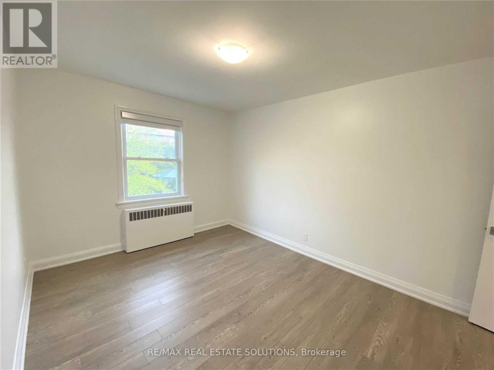 2 - 5 Warwick Avenue, Toronto, Ontario  M6C 1T5 - Photo 11 - C12836076