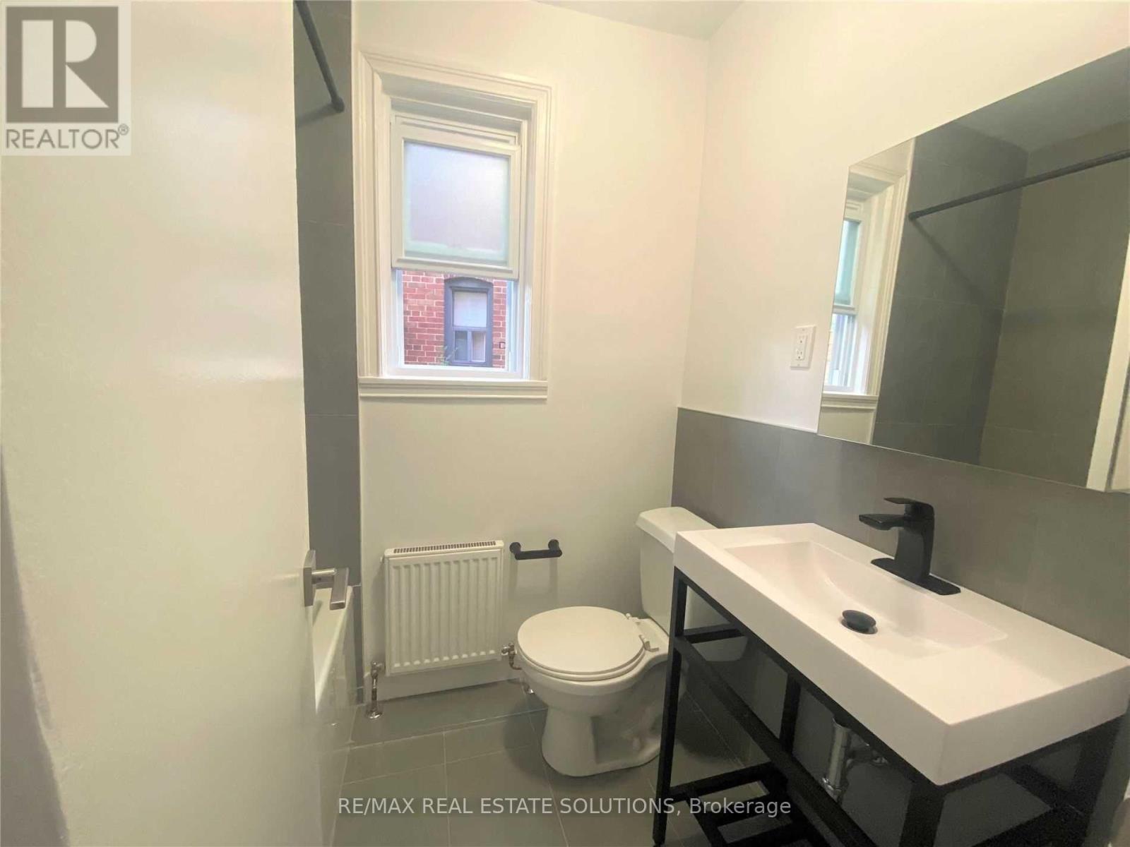 2 - 5 Warwick Avenue, Toronto, Ontario  M6C 1T5 - Photo 15 - C12836076