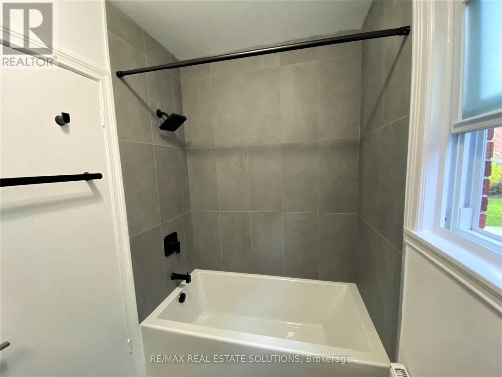 2 - 5 Warwick Avenue, Toronto, Ontario  M6C 1T5 - Photo 16 - C12836076