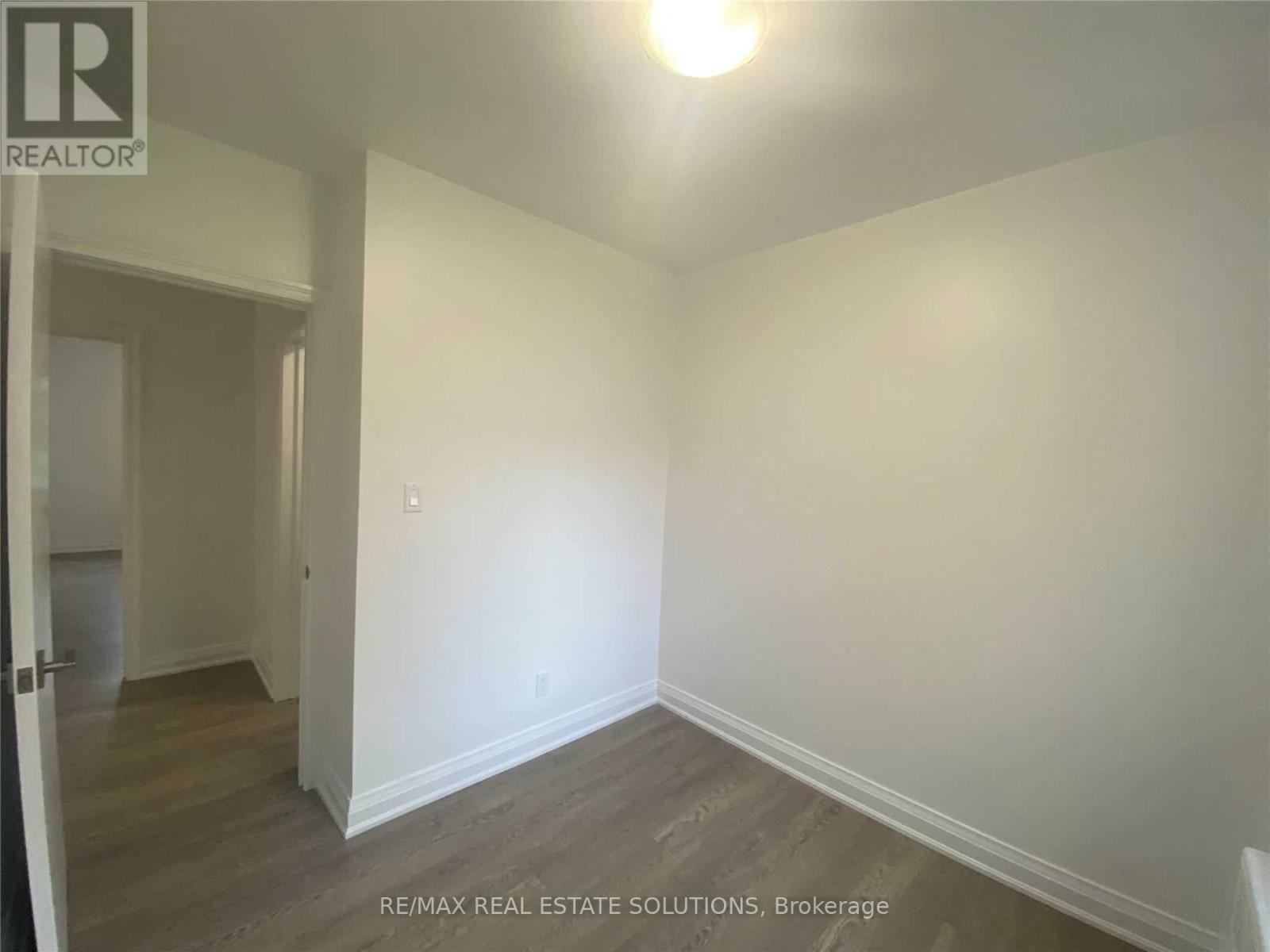 2 - 5 Warwick Avenue, Toronto, Ontario  M6C 1T5 - Photo 17 - C12836076