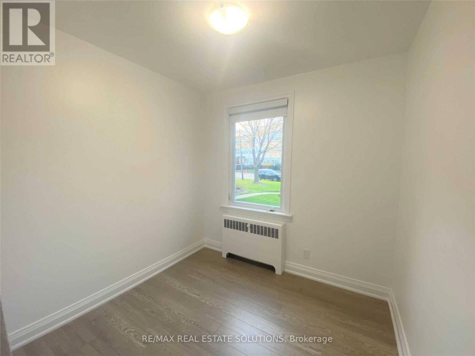 2 - 5 Warwick Avenue, Toronto, Ontario  M6C 1T5 - Photo 18 - C12836076