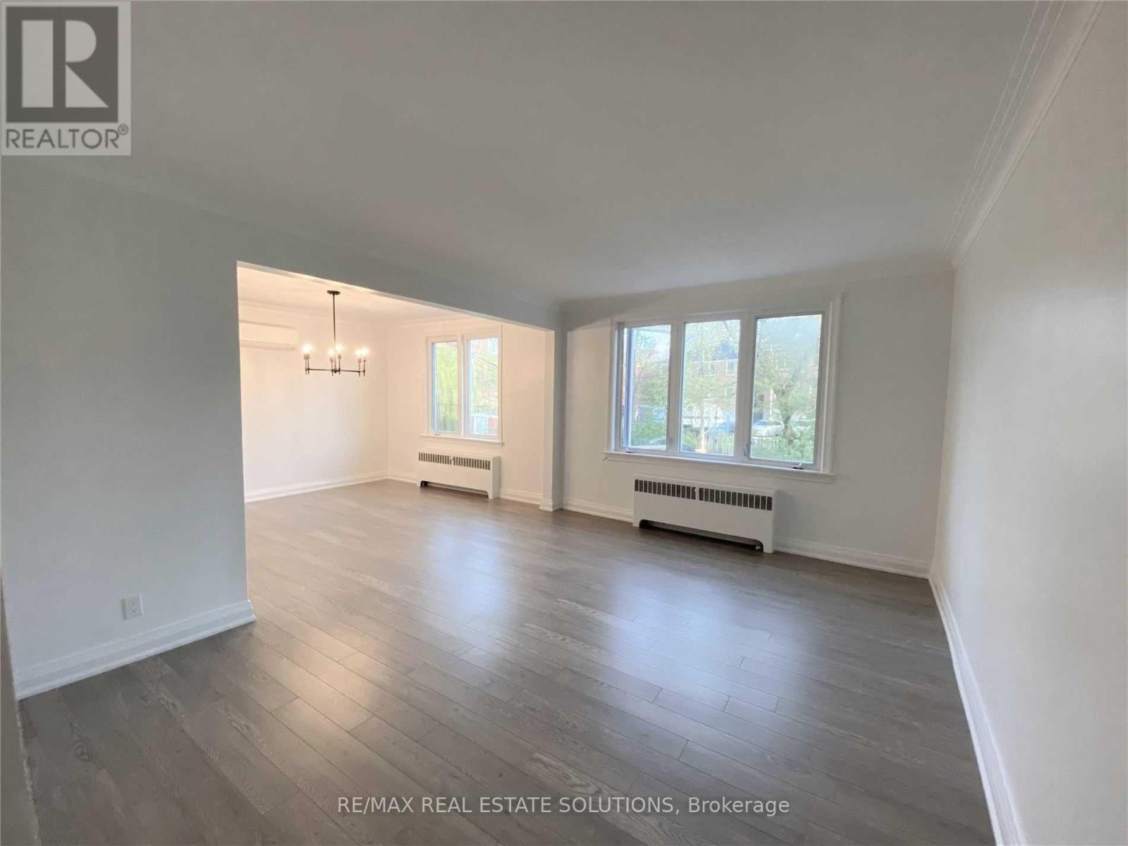 2 - 5 Warwick Avenue, Toronto, Ontario  M6C 1T5 - Photo 4 - C12836076