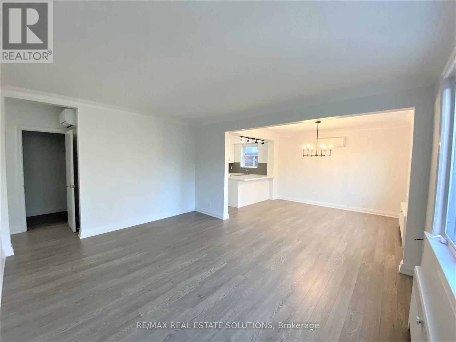 2 - 5 Warwick Avenue, Toronto, Ontario  M6C 1T5 - Photo 5 - C12836076