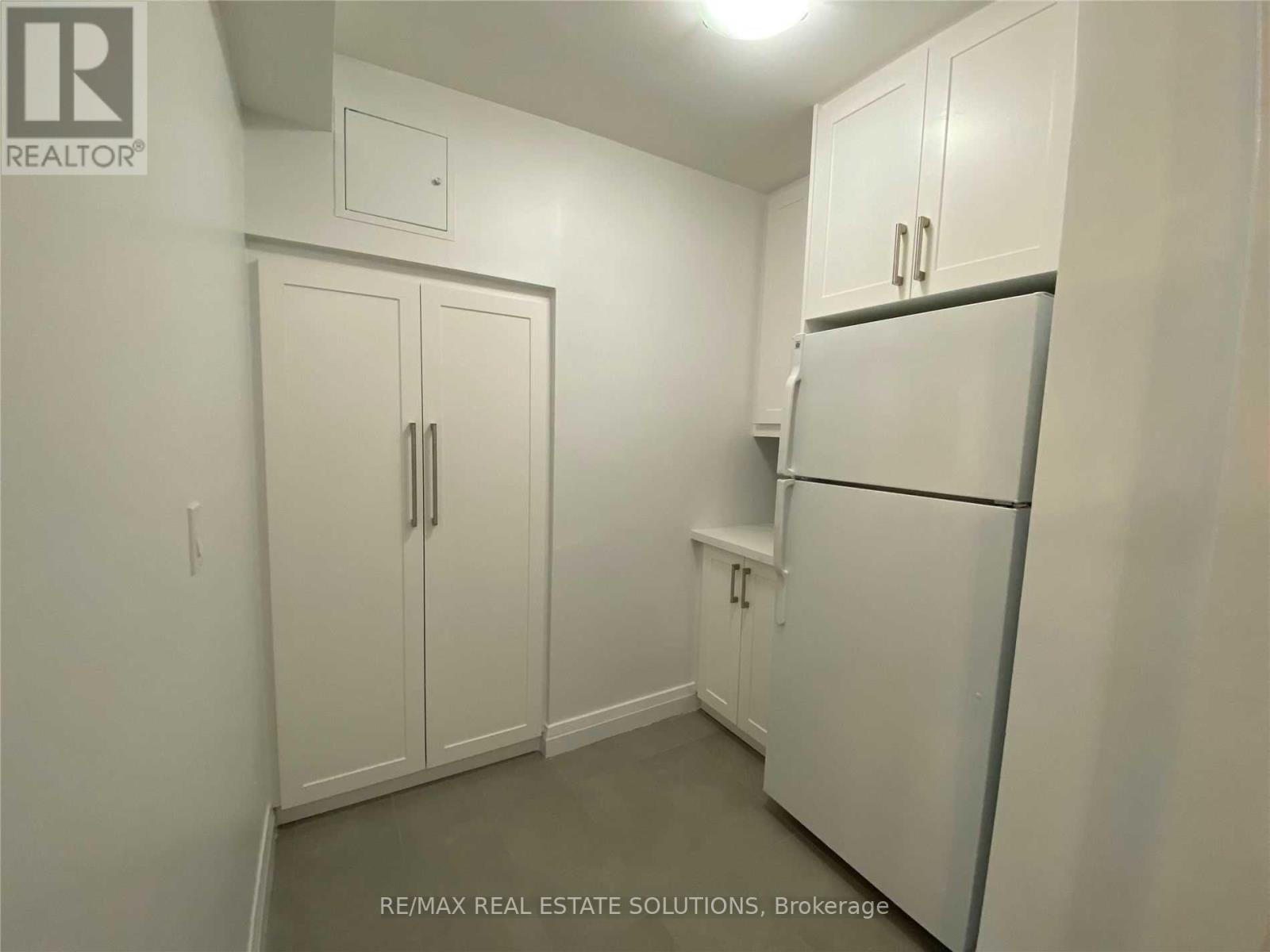 2 - 5 Warwick Avenue, Toronto, Ontario  M6C 1T5 - Photo 9 - C12836076