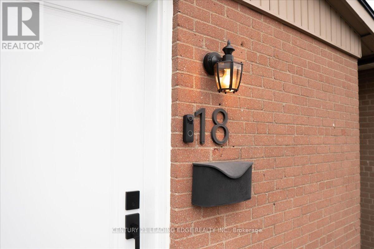 Main - 18 Magnolia Avenue, Toronto, Ontario  M1K 3K1 - Photo 3 - E12836044