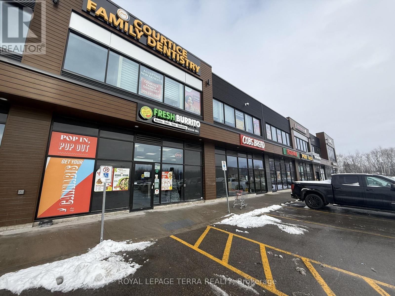 103 - 1635 Durham Regional Highway 2 Highway, Clarington, Ontario  L1E 2R7 - Photo 2 - E12836208