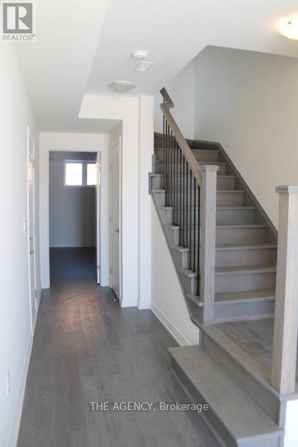 64 Selby Crescent, Bradford West Gwillimbury (Bradford), Ontario  L3Z 0V3 - Photo 3 - N12836094