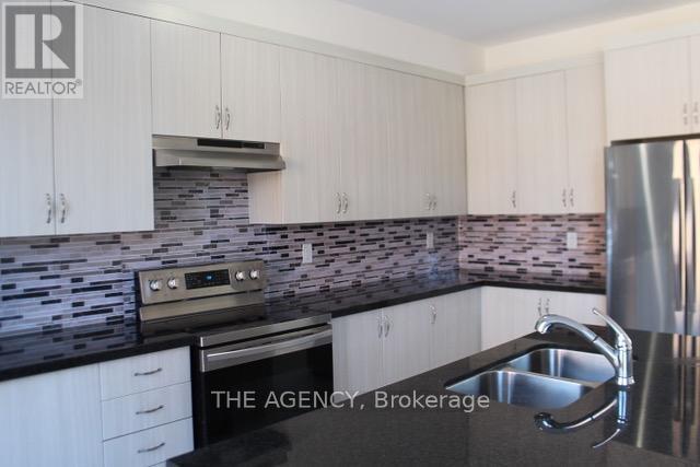 64 Selby Crescent, Bradford West Gwillimbury (Bradford), Ontario  L3Z 0V3 - Photo 5 - N12836094