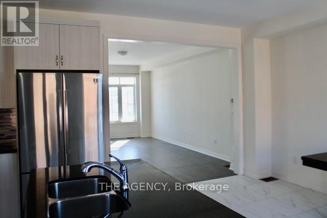 64 Selby Crescent, Bradford West Gwillimbury (Bradford), Ontario  L3Z 0V3 - Photo 6 - N12836094