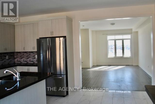 64 Selby Crescent, Bradford West Gwillimbury (Bradford), Ontario  L3Z 0V3 - Photo 7 - N12836094