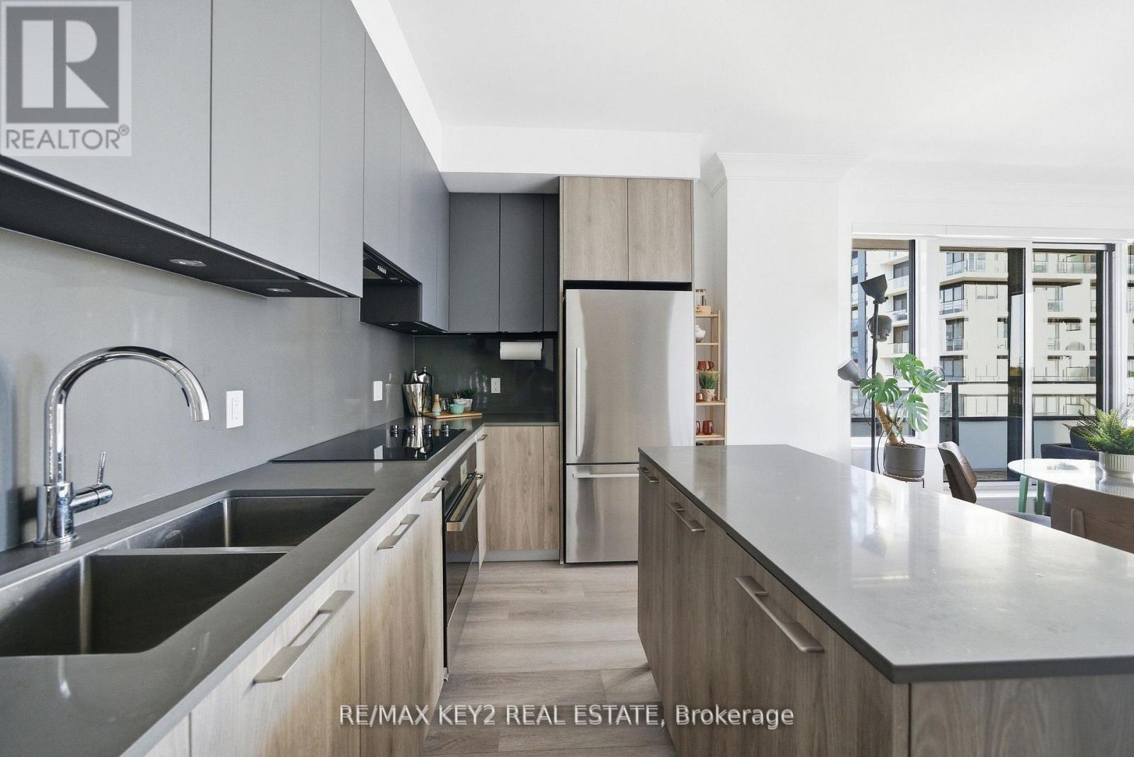 601 - 38 Water Walk Drive, Markham, Ontario  L3R 6M8 - Photo 10 - N12836114