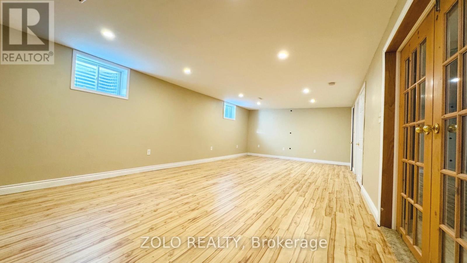 21 Columbia Road, Barrie (Holly), Ontario  L4N 8C7 - Photo 12 - S12836184