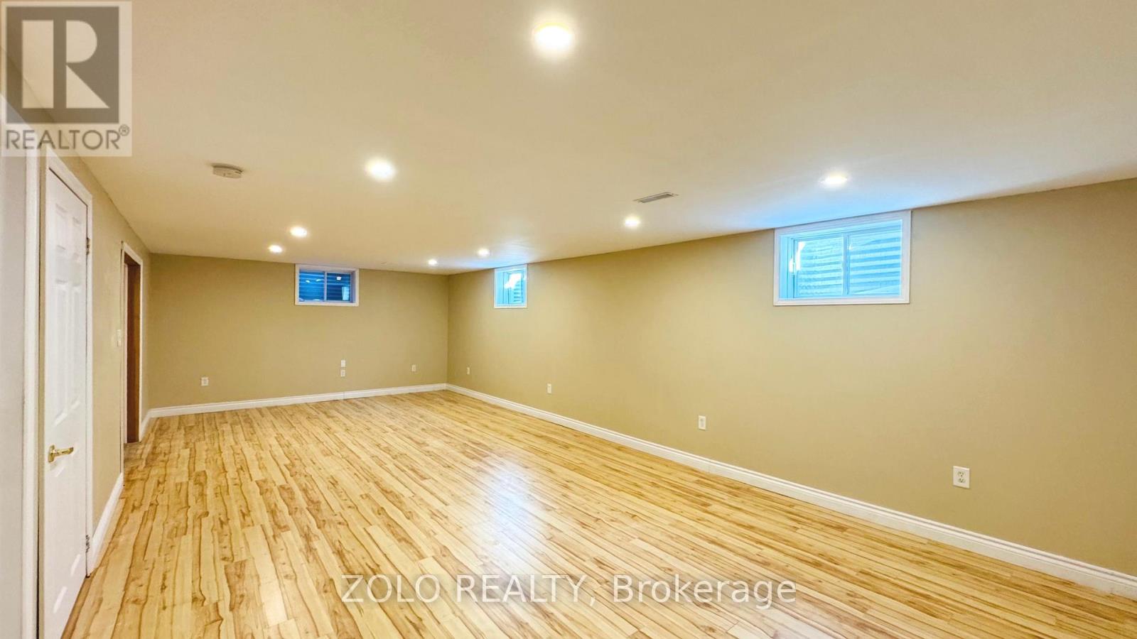 21 Columbia Road, Barrie (Holly), Ontario  L4N 8C7 - Photo 14 - S12836184