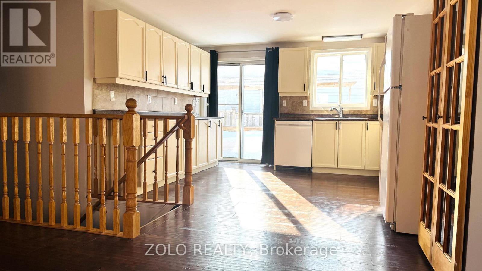 21 Columbia Road, Barrie (Holly), Ontario  L4N 8C7 - Photo 2 - S12836184