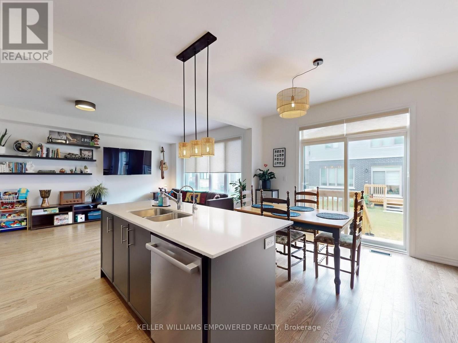 28 Gemini Drive, Barrie, Ontario  L9J 0P6 - Photo 11 - S12836200