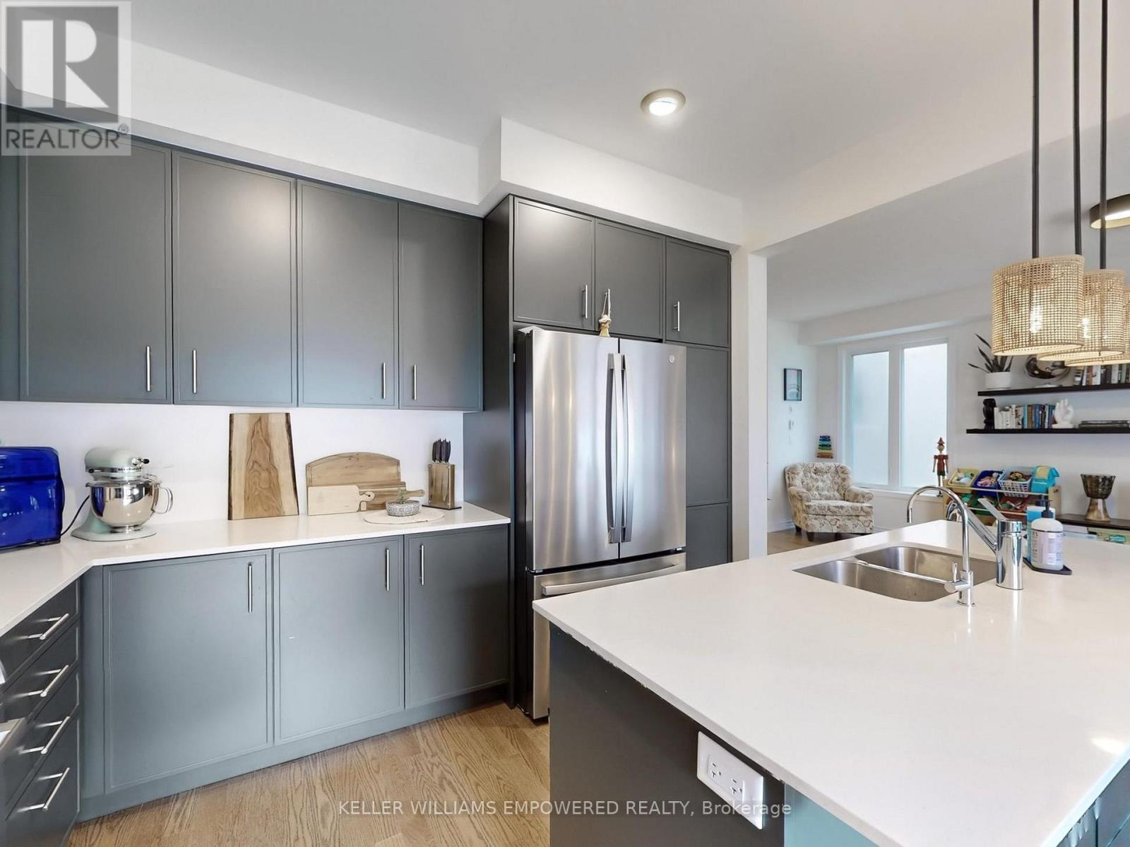 28 Gemini Drive, Barrie, Ontario  L9J 0P6 - Photo 12 - S12836200