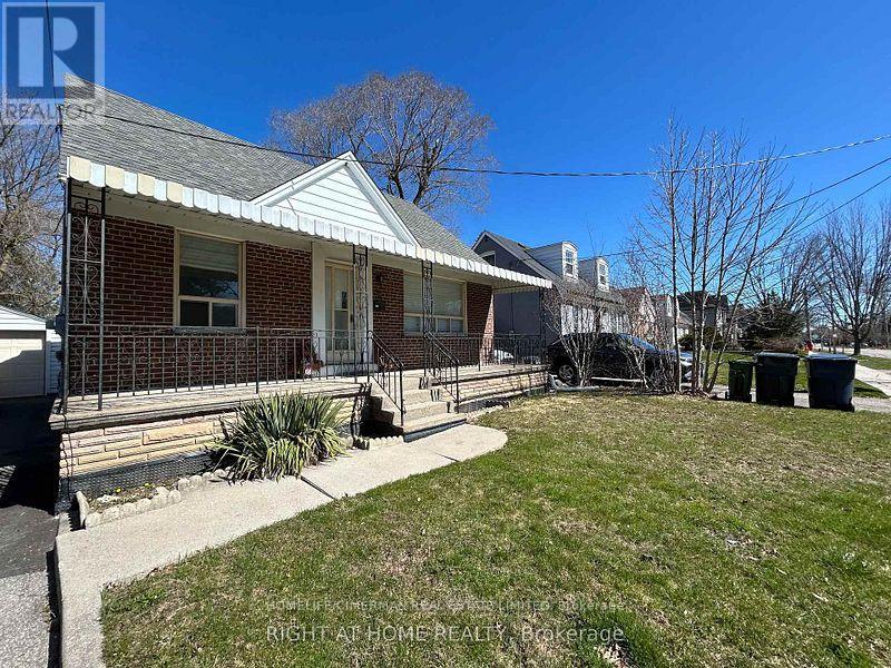 50 Moore Park Avenue, Toronto, Ontario  M2M 1M9 - Photo 2 - C12835156