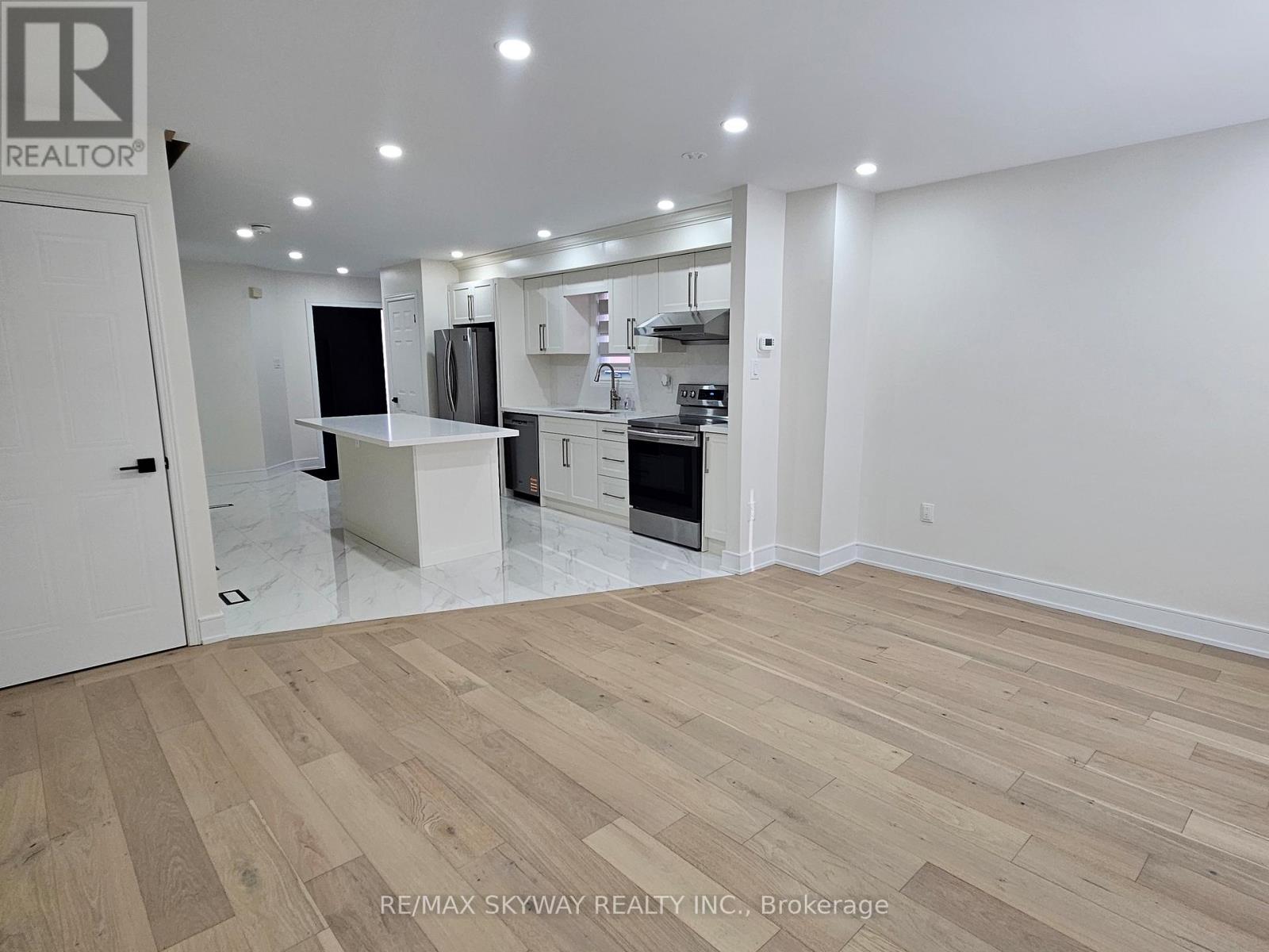 5524 Cortina Crescent, Mississauga, Ontario  L4Z 3R1 - Photo 4 - W12835294