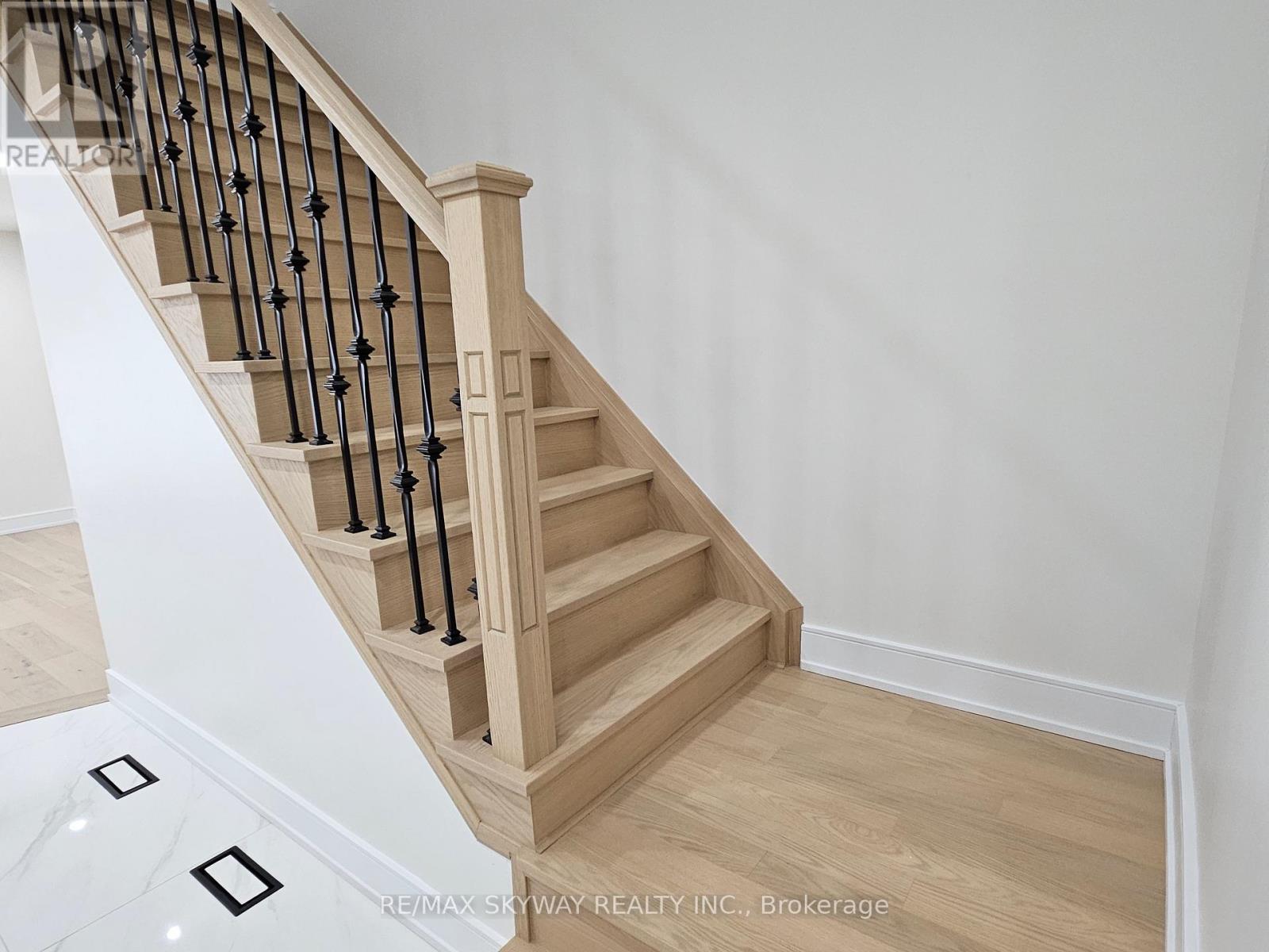 5524 Cortina Crescent, Mississauga, Ontario  L4Z 3R1 - Photo 12 - W12835294