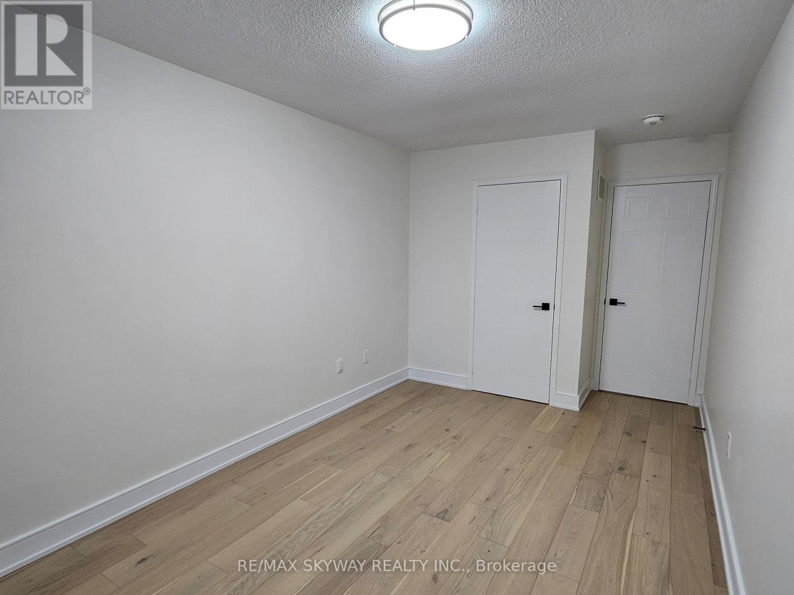 5524 Cortina Crescent, Mississauga, Ontario  L4Z 3R1 - Photo 9 - W12835294