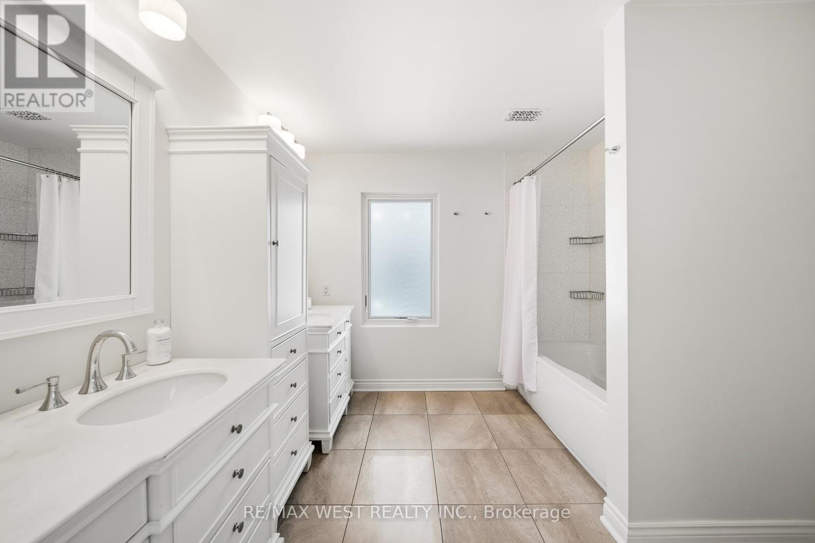 299 Armadale Avenue, Toronto, Ontario  M6S 3X5 - Photo 16 - W12836034