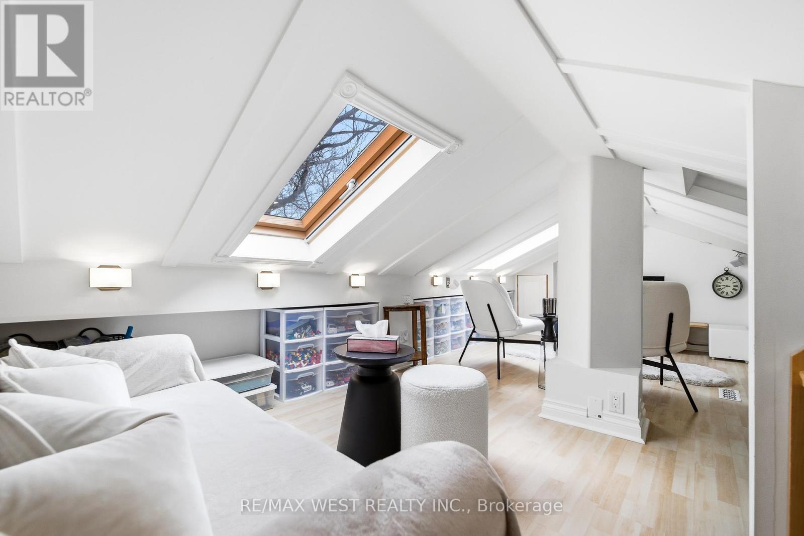 299 Armadale Avenue, Toronto, Ontario  M6S 3X5 - Photo 19 - W12836034