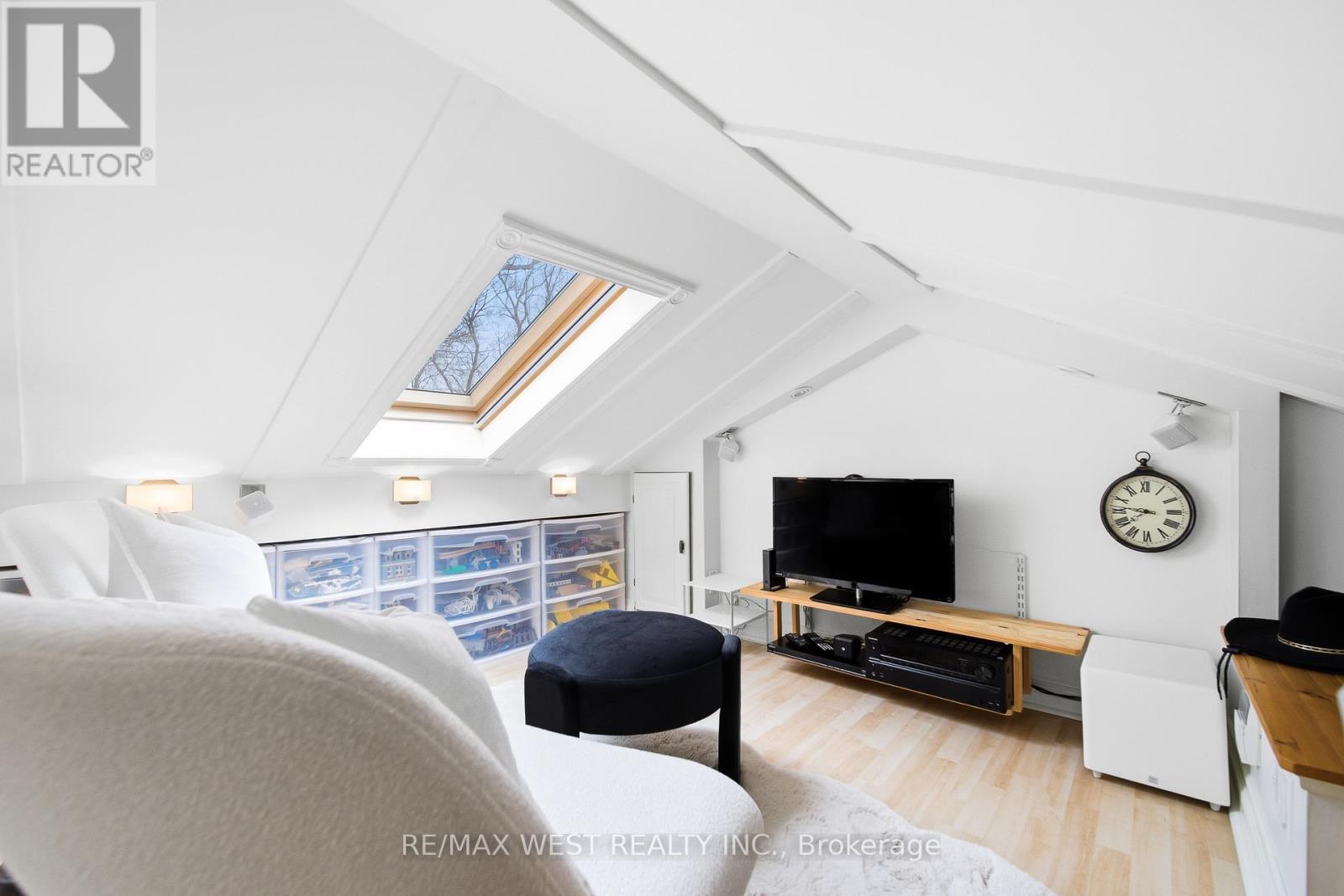 299 Armadale Avenue, Toronto, Ontario  M6S 3X5 - Photo 20 - W12836034