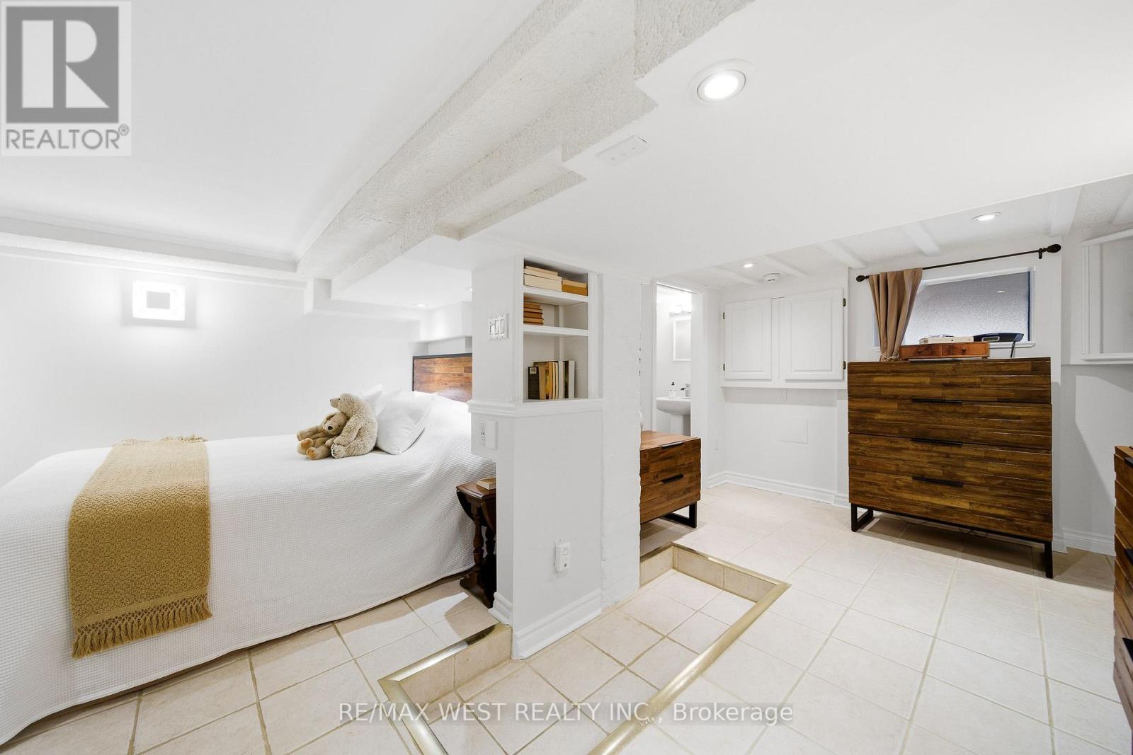 299 Armadale Avenue, Toronto, Ontario  M6S 3X5 - Photo 23 - W12836034