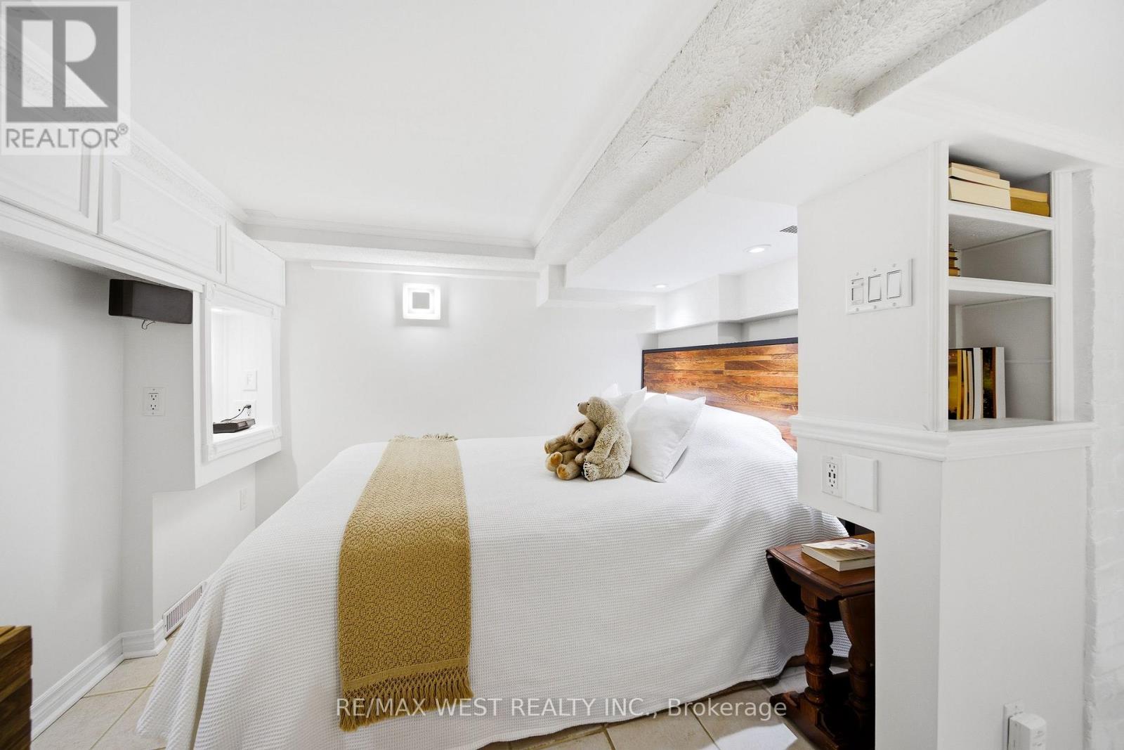 299 Armadale Avenue, Toronto, Ontario  M6S 3X5 - Photo 24 - W12836034