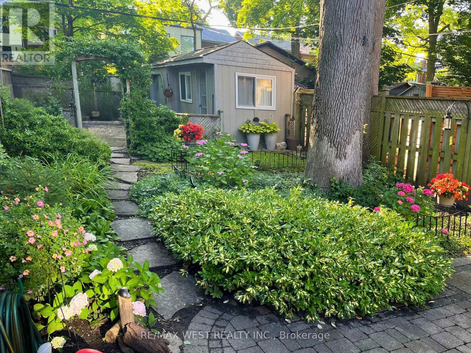 299 Armadale Avenue, Toronto, Ontario  M6S 3X5 - Photo 28 - W12836034