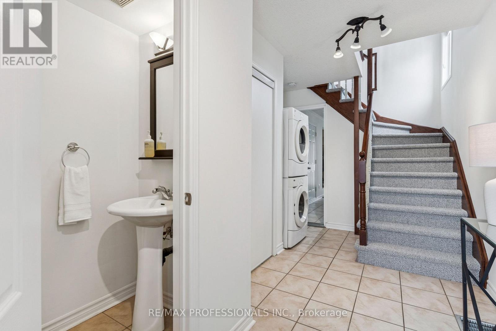 1 - 619 Evans Avenue, Toronto, Ontario  M8W 2W4 - Photo 3 - W12836084