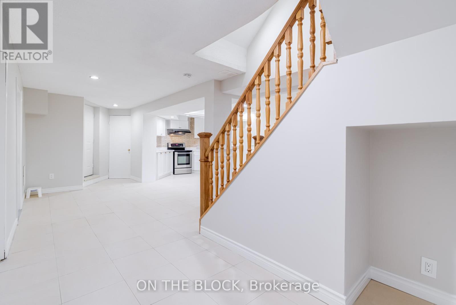 409 Silverthorne Crescent, Mississauga, Ontario  L5R 1W1 - Photo 10 - W12836086