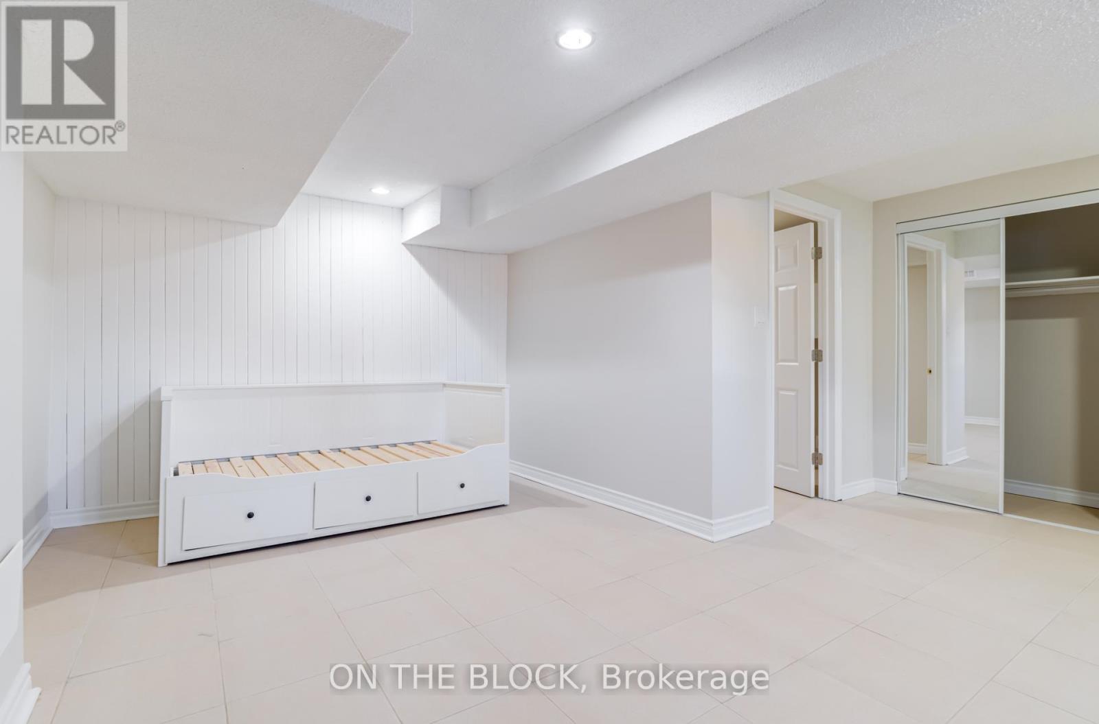 409 Silverthorne Crescent, Mississauga, Ontario  L5R 1W1 - Photo 11 - W12836086