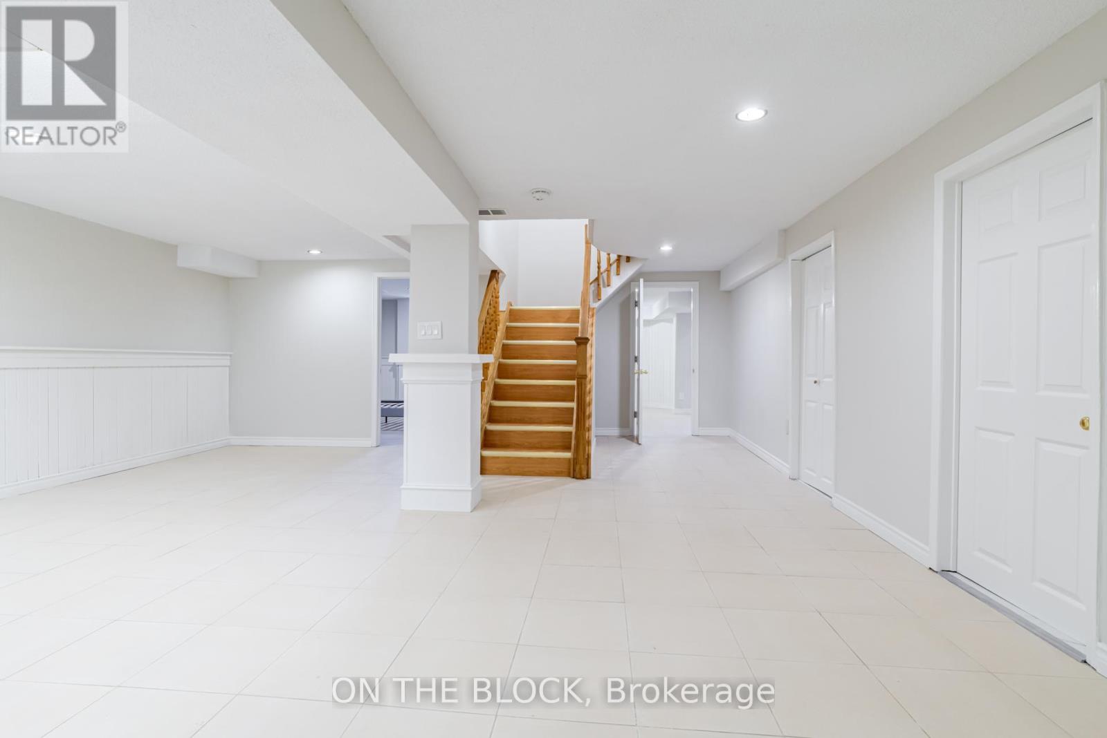 409 Silverthorne Crescent, Mississauga, Ontario  L5R 1W1 - Photo 3 - W12836086