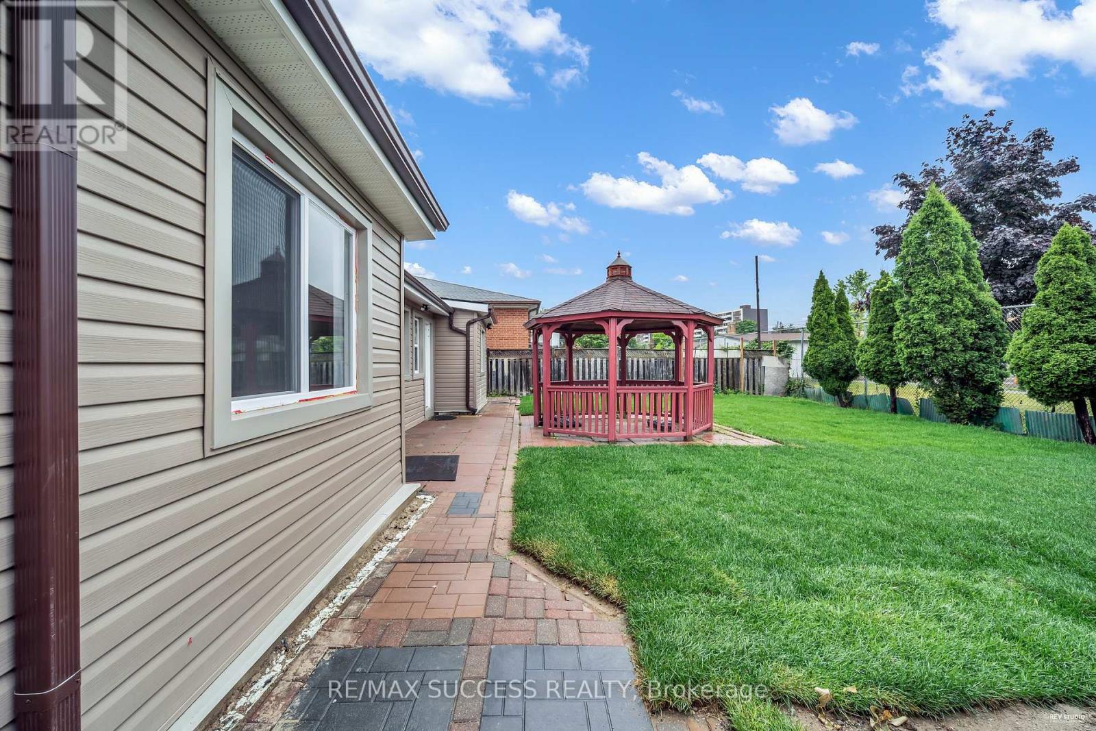 03 - 15 Killamarsh Drive, Toronto (York University Heights), Ontario  M3J 1J2 - Photo 23 - W12836100