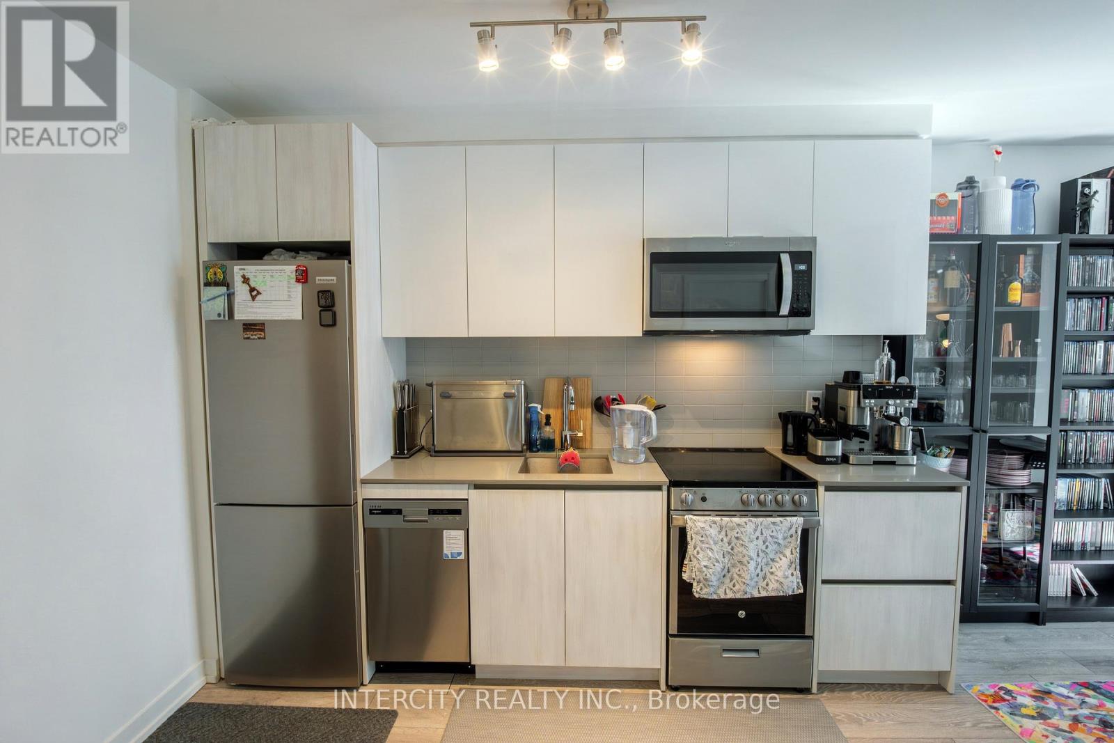 604 - 3100 Keele Street, Toronto, Ontario  M3M 0E1 - Photo 3 - W12836108
