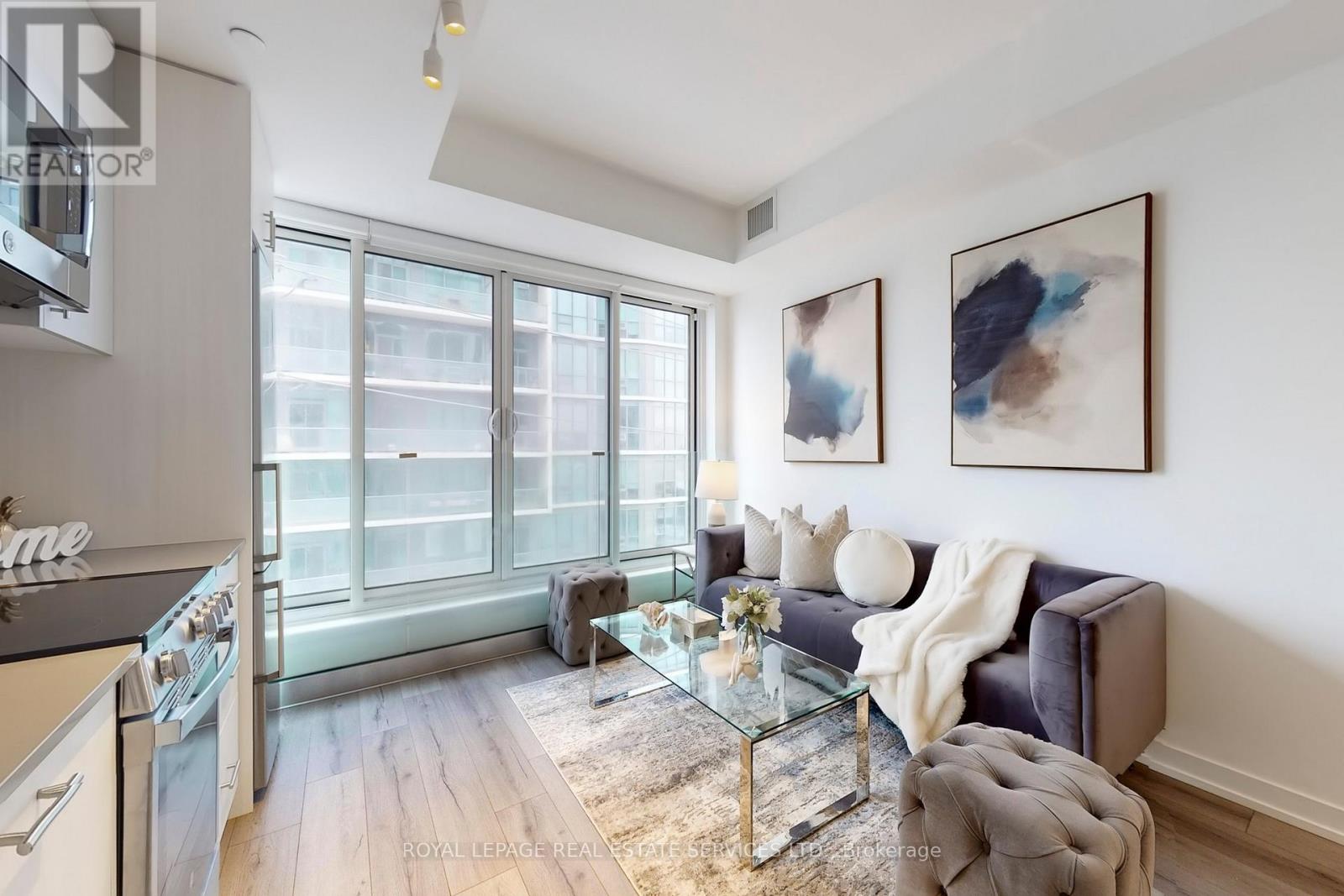 310 - 1195 THE QUEENSWAY, Toronto, Ontario