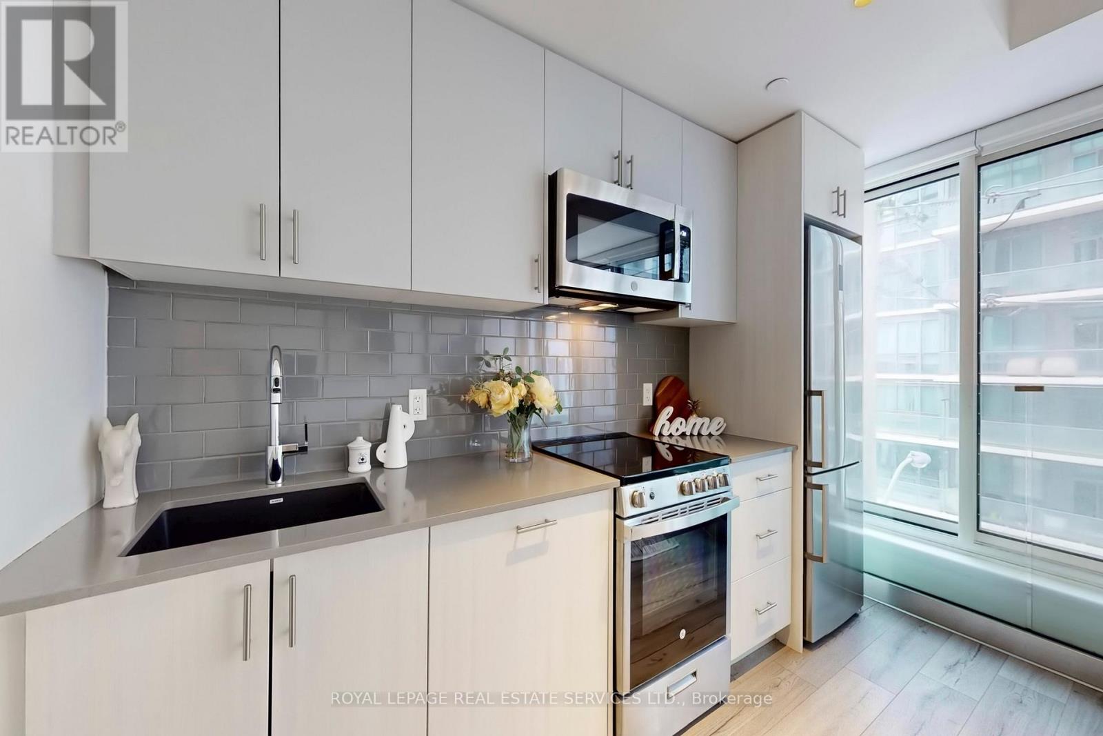 310 - 1195 The Queensway, Toronto, Ontario M8Z 0H1 - Photo 6 - W12836122