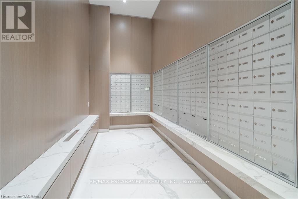 2206 - 370 Martha Street, Burlington, Ontario  L7R 2P7 - Photo 16 - W12836130