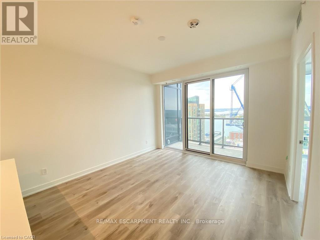 2206 - 370 Martha Street, Burlington, Ontario  L7R 2P7 - Photo 7 - W12836130