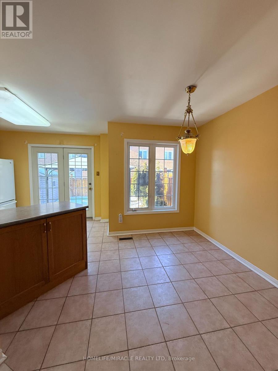 137 Pressed Brick Drive, Brampton, Ontario  L6V 4K5 - Photo 11 - W12836204